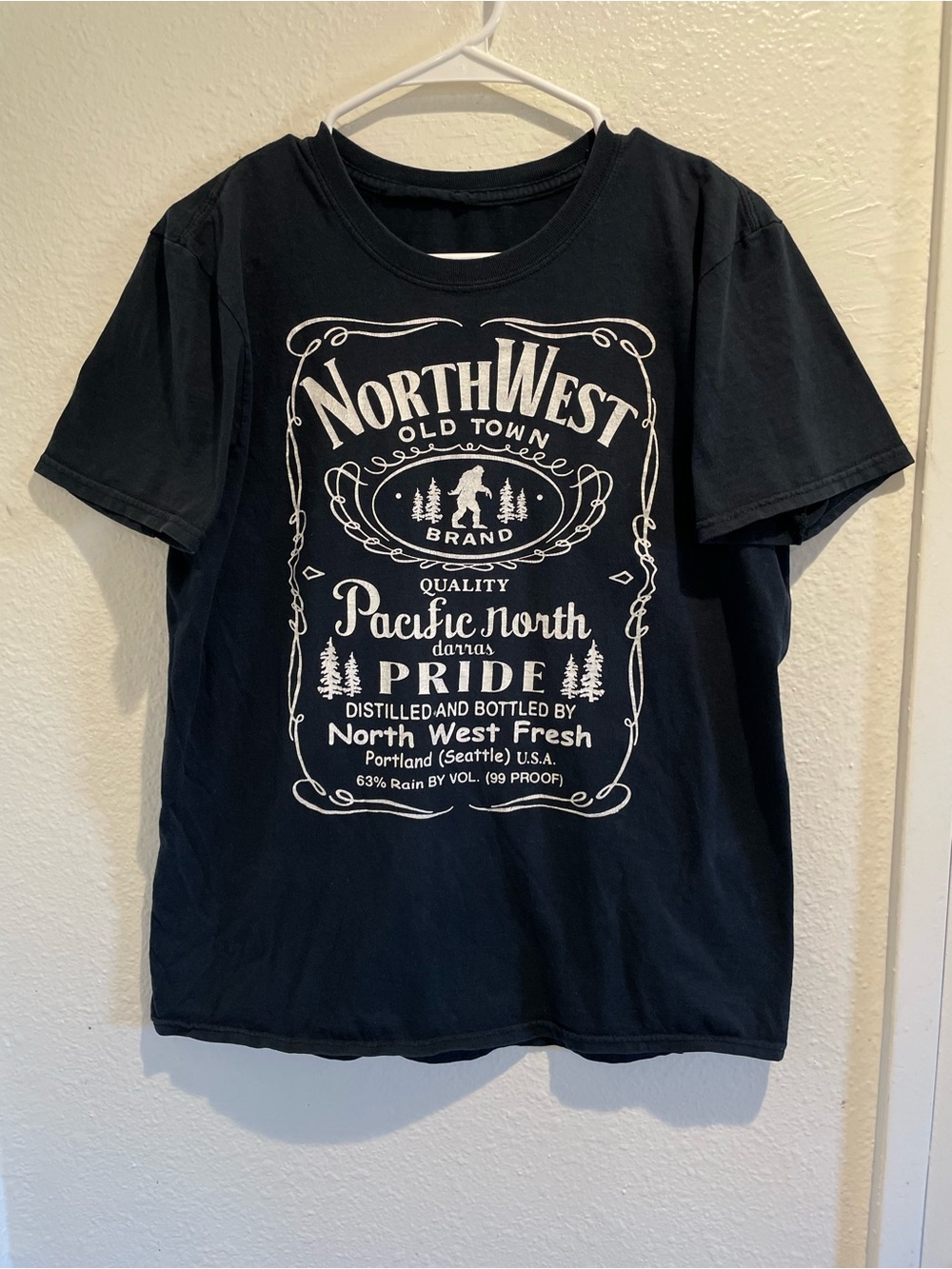 NorthWest Pacific North Pride Bigfoot Sasquatch Black Short Sleeve Graphic Tee M